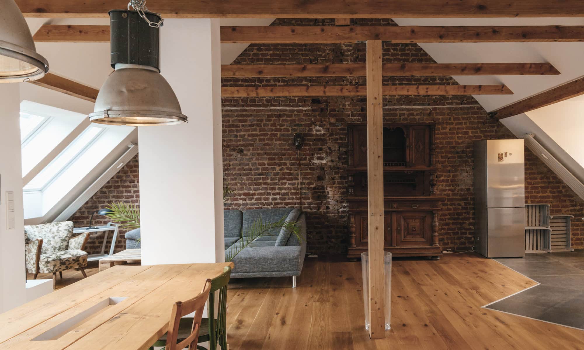 Comment-choisir-la-couleur-de-ses-poutres-sous-combles