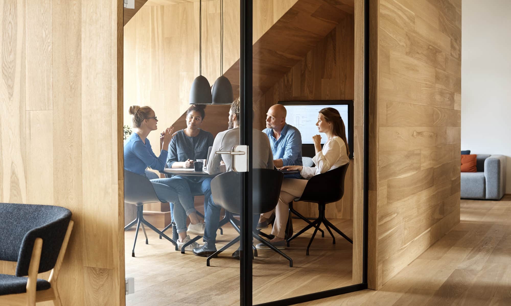 amenager-bureau-30m2-espace-coworking-travail-sous-combles