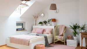 7 idées de tête de lit dans une chambre mansardée