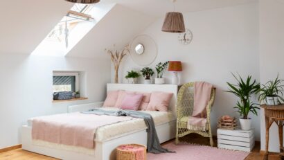 7 idées de tête de lit dans une chambre mansardée
