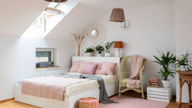 7 idées de tête de lit dans une chambre mansardée