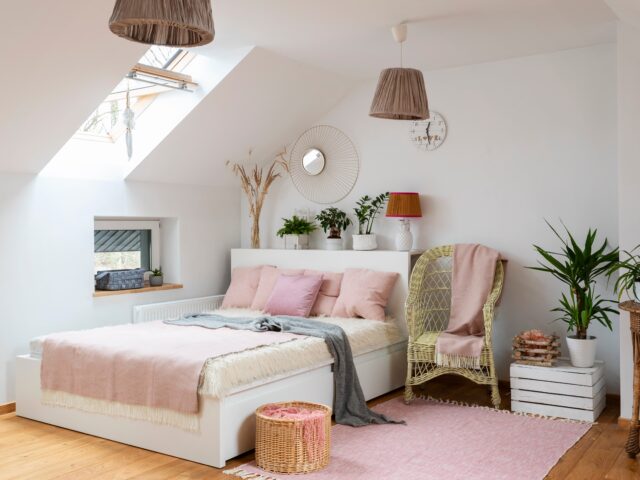 7 idées de tête de lit dans une chambre mansardée