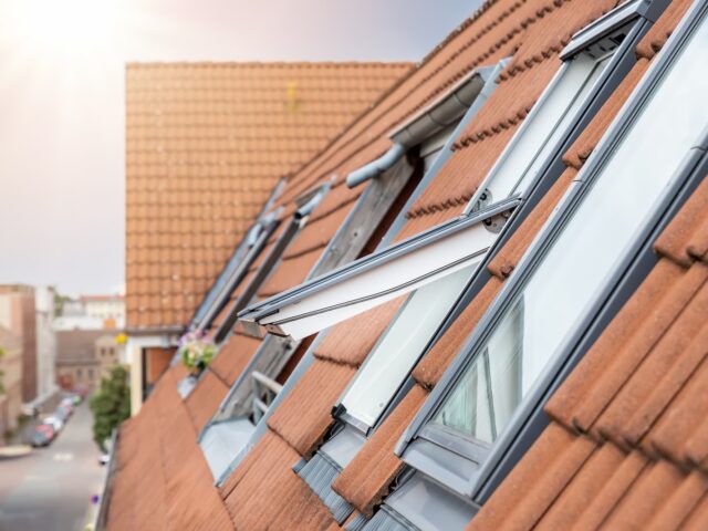 Guide complet sur les autorisations pour installer une fenêtre de toit
