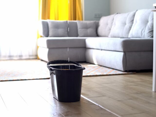 Fenêtre de toit qui fuit ? Causes et réparations à connaître