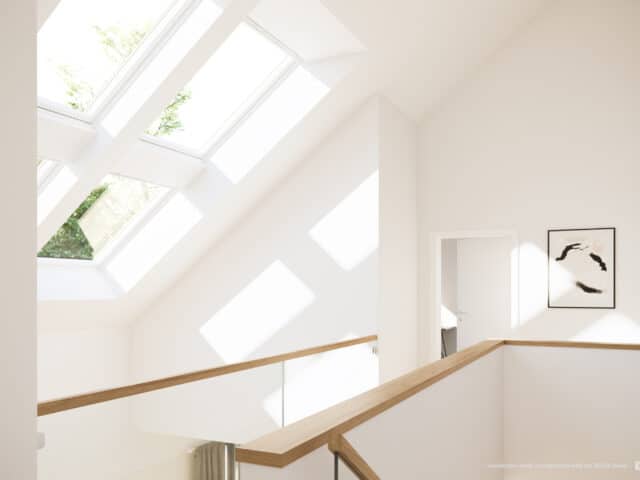 Palier mansardé avec plafond incliné et plusieurs fenêtres de toit VELUX laissant entrer la lumière naturelle.