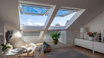 Chambre avec deuc fenêtres de toit VELUX et belle décoration